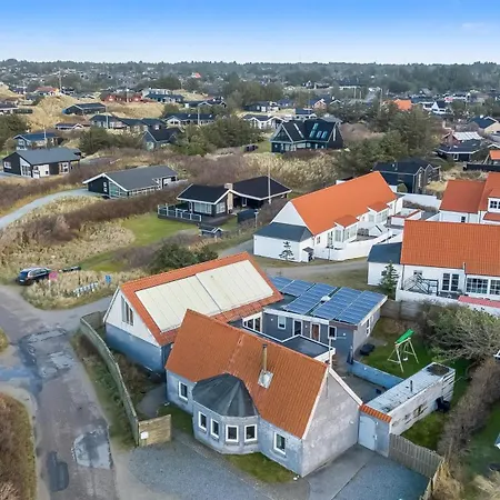 Holiday home Large With Pool And In The Middle Of Town, Close To The North Sea,
