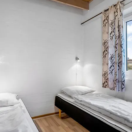 Holiday home Large With Pool And In The Middle Of Town, Close To The North Sea,