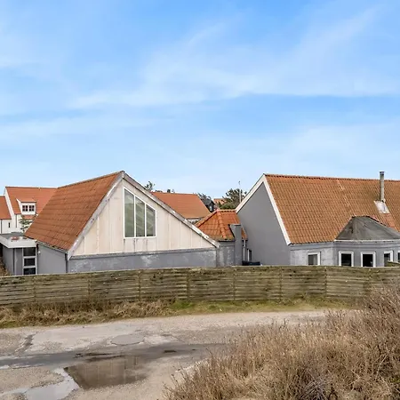 Large With Pool And In The Middle Of Town, Close To The North Sea, Holiday home Blokhus