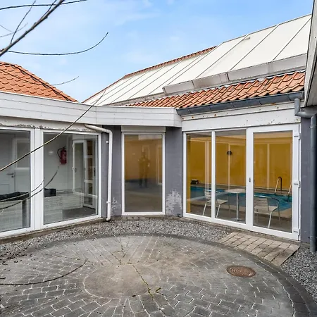 בית נופש Large With Pool And In The Middle Of Town, Close To The North Sea בלוקהוס