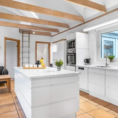 Large With Pool And In The Middle Of Town, Close To The North Sea Casa vacanze *