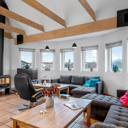 Holiday home Large With Pool And In The Middle Of Town, Close To The North Sea,