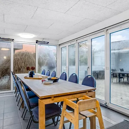 Large With Pool And In The Middle Of Town, Close To The North Sea Casa vacanze