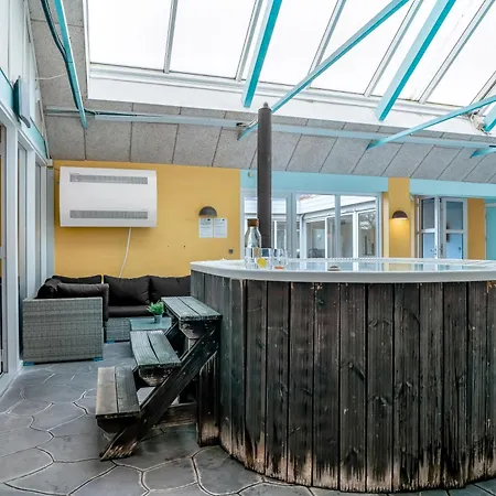 Holiday home Large With Pool And In The Middle Of Town, Close To The North Sea,